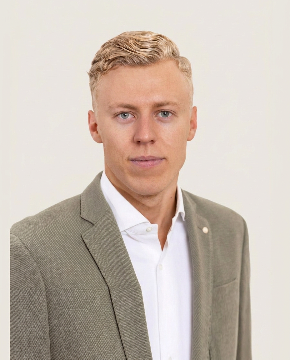 Olle Näslund, Tjänstledig, Senior biträdande jurist, Bonde Advokater